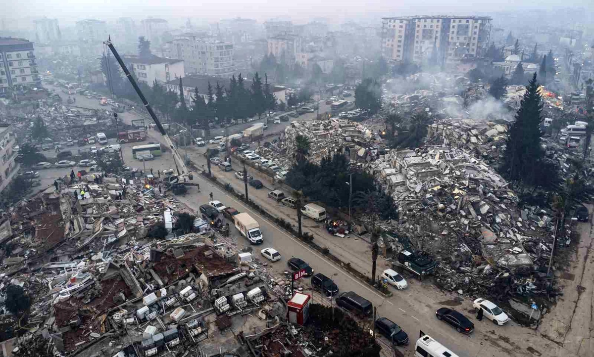 Hatay\'a girişte 40 kilometrelik araç kuyruğu havadan görüntülendi