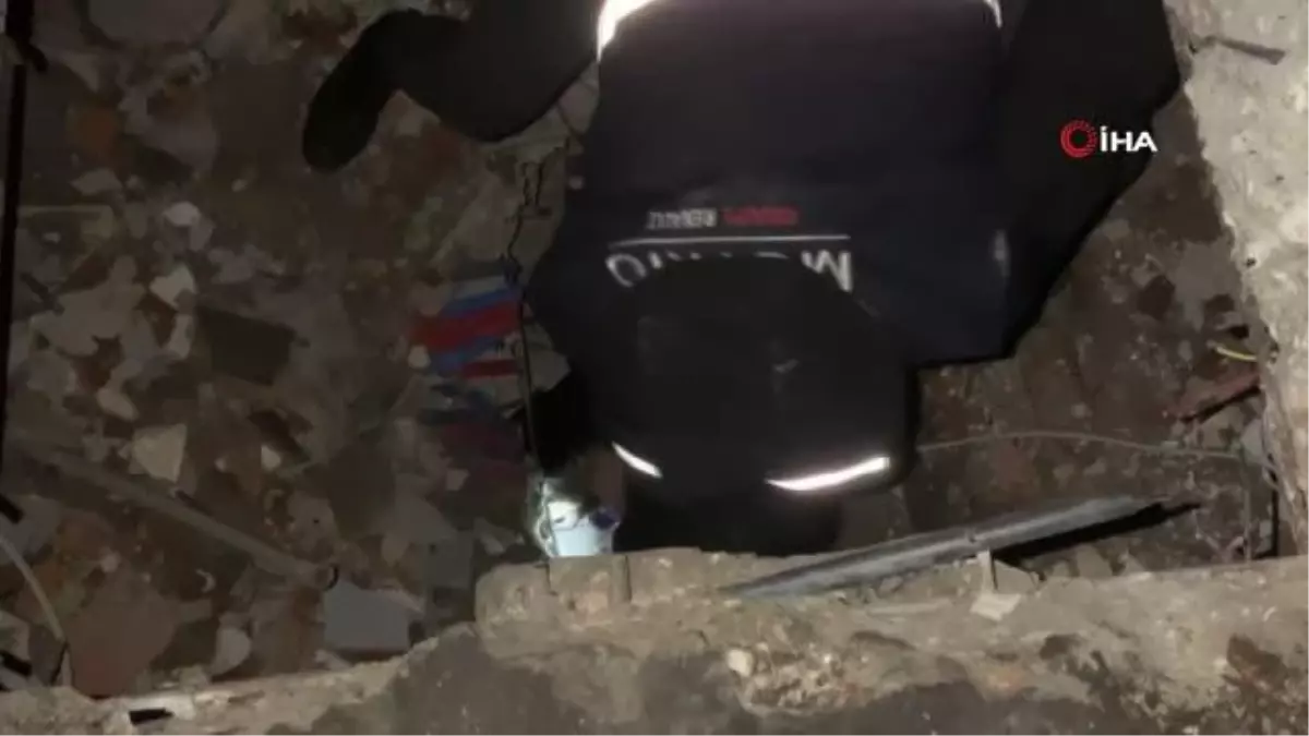 Hatay\'da genç kız depremin 50. saatinde enkazdan kurtuldu