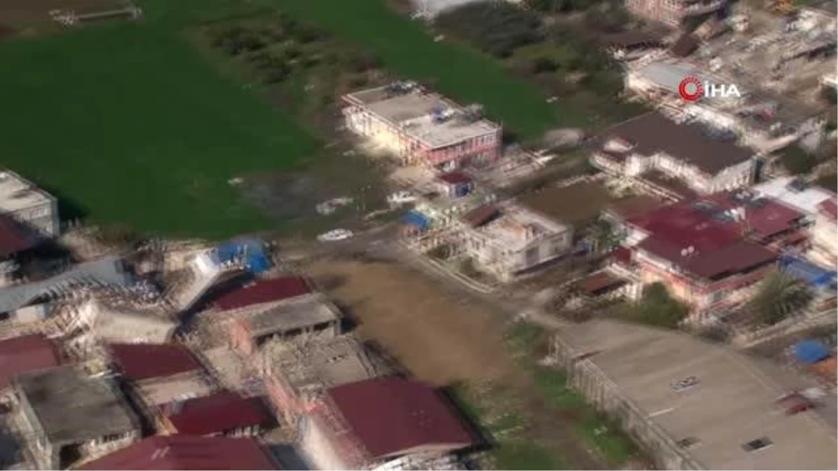Hatay\'daki enkaz yığınları helikopterle havadan böyle görüntülendi