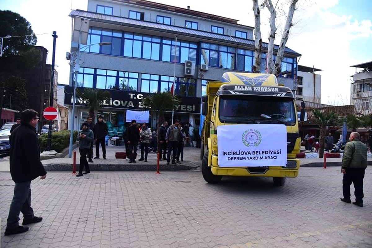 İncirliova\'da vatandaşlar deprem bölgesi için tek yürek oldu