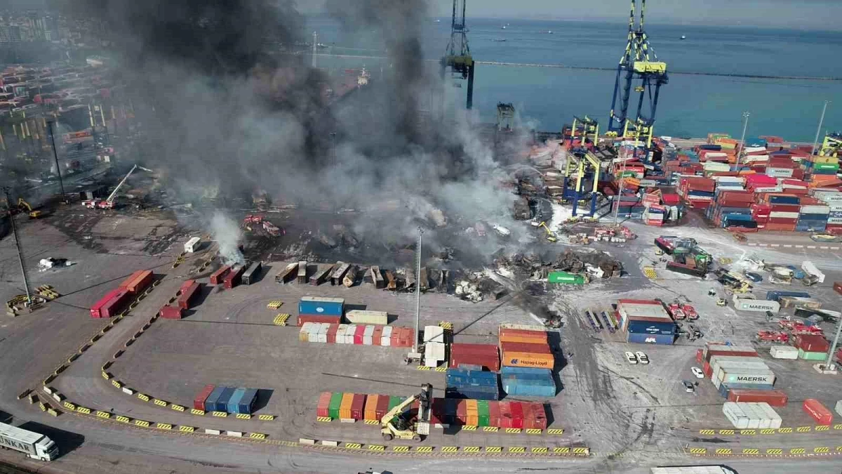 İskenderun Limanı\'ndaki yangın 3\'üncü gününde havadan görüntülendi