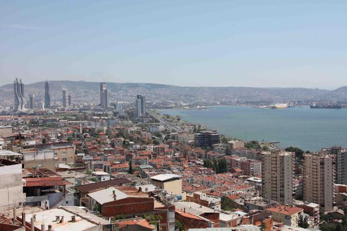 İzmir'de konut seçiminde 'sıkı zemin' uyarısı