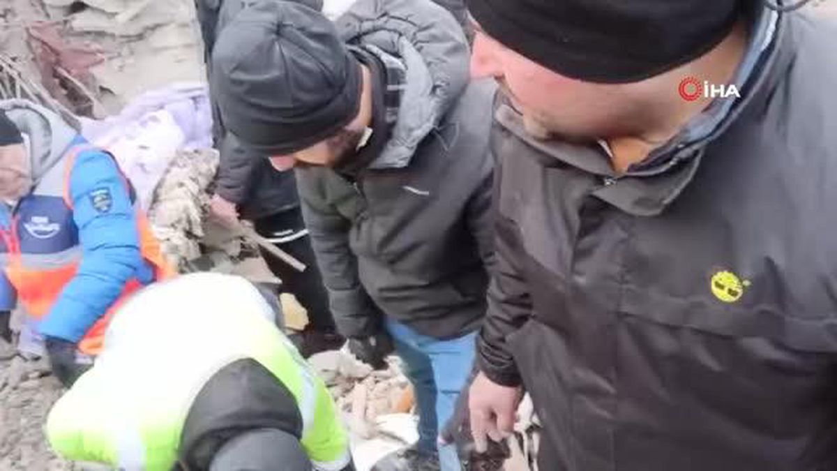 Kahramanmaraş'tan bir güzel haber daha, bir kadın sağ kurtarıldı