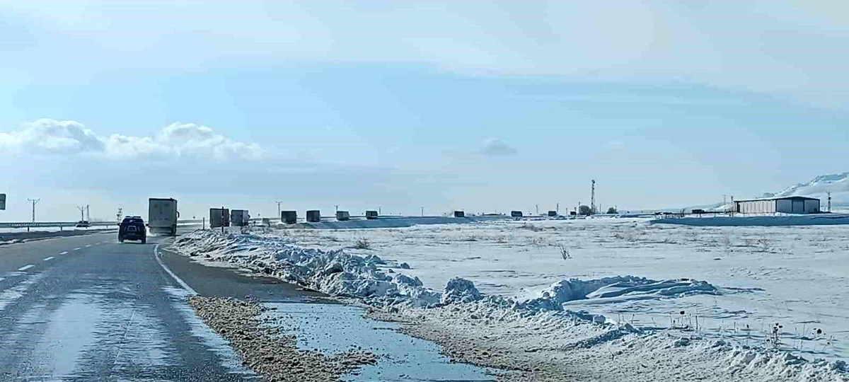 Kardeş Azerbaycan yardım konvoyu deprem bölgesine gidiyor