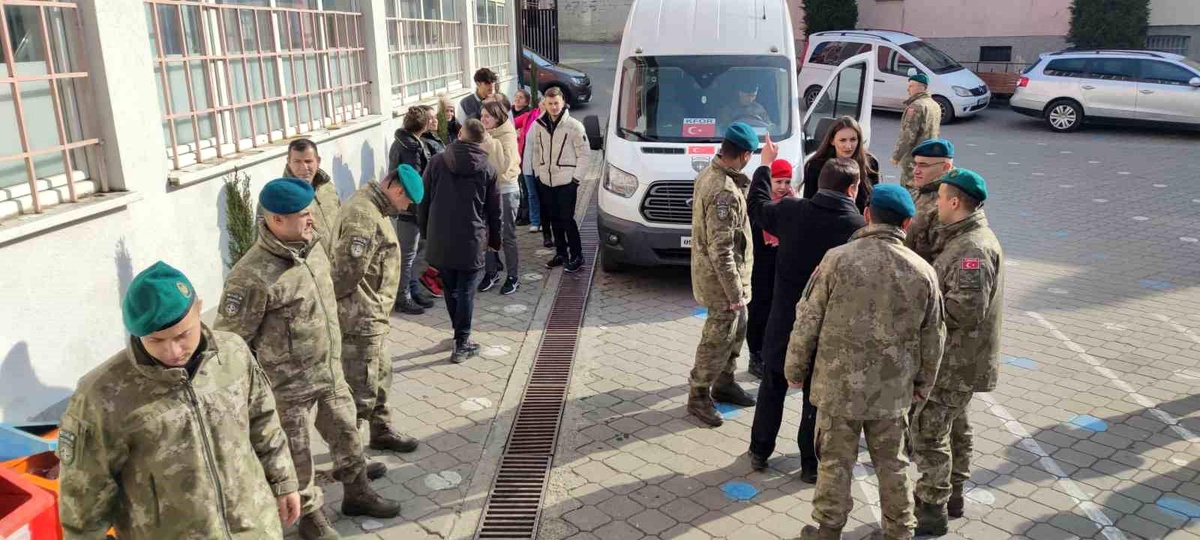 Kosova\'dan Türkiye\'ye yardım taşıyan konvoy yola çıktı