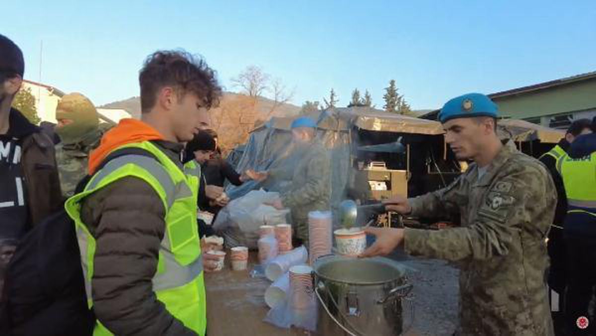 MSB: 40 bin kişilik yemek ve 557 bin 600 kumanya dağıtıldı