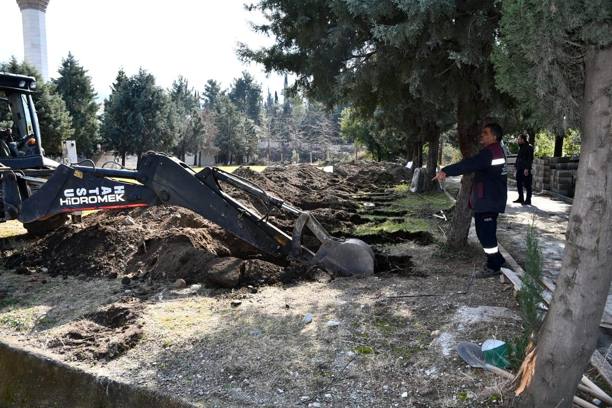 Payas\'ta depremde hayatını kaybeden 22 kişi toprağa verildi