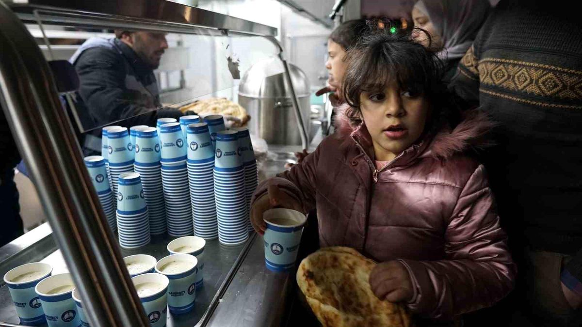 Şahinbey'de depremzedelere kumanya desteği