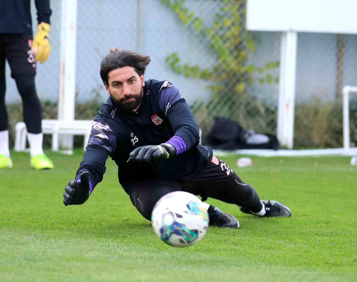 Sivassporlu Muammer\'den yardım çalışmalarına destek