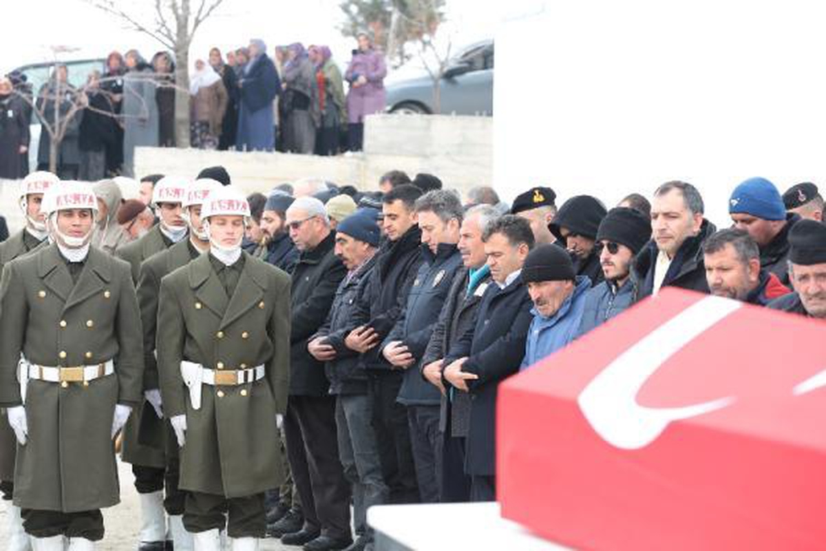 Sözleşmeli Er Vural, Suriye görevine giderken kaldığı otelde depremde yaşamını yitirdi