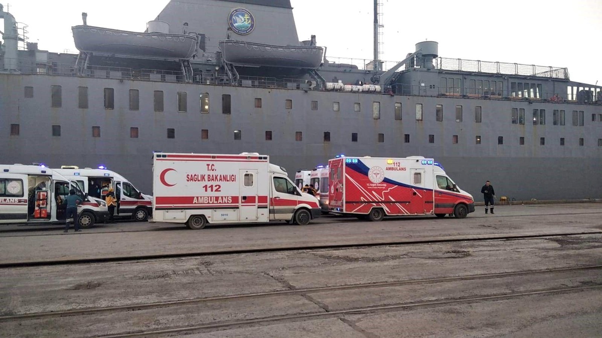 TCG İskenderun, yardım malzemelerinin naklini kesintisiz sürdürüyor