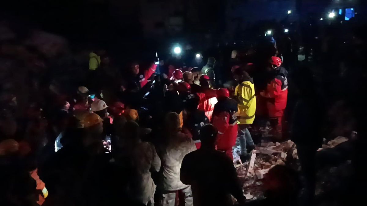 55 yaşındaki kadın enkazdan 90. saatte kurtarıldı