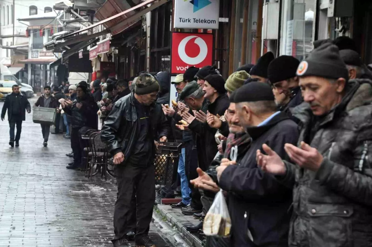 7 asırdır süren gelenekte depremzedeler için dua edildi