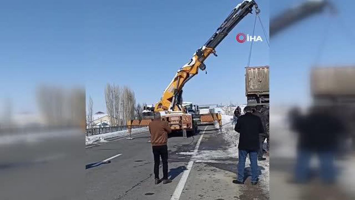 Ağrı'da bir kamyon dereye uçtu