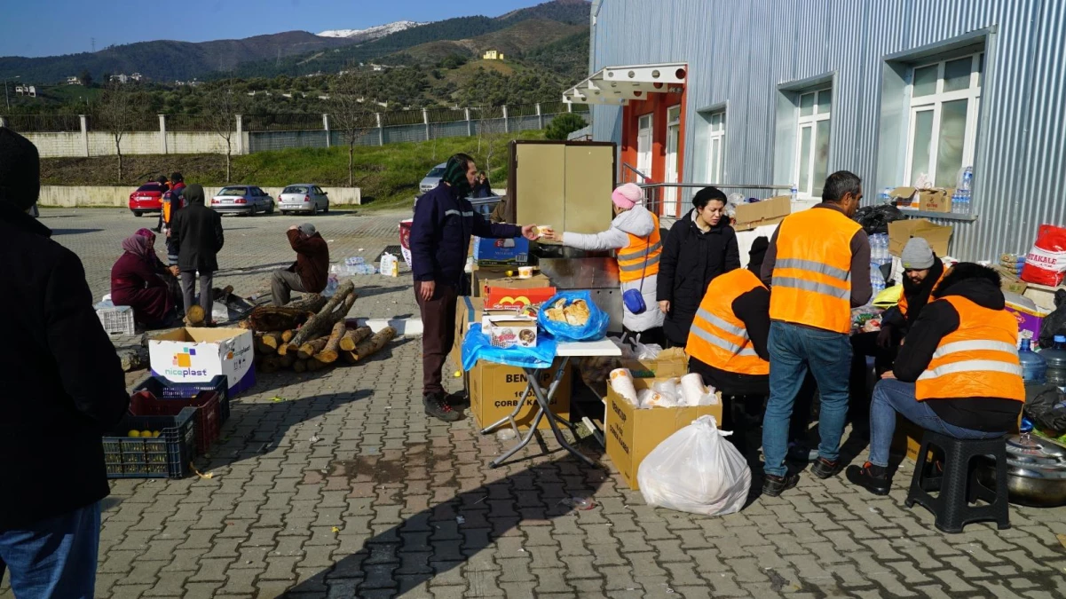 Antalya Belek Üniversitesi\'nin deprem yardımları "İyi ki varsınız hocam" dedirtti