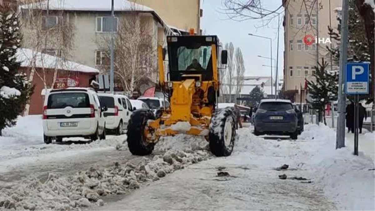 Ardahan Belediyesi\'nden kar yağışı sonrası karla mücadele