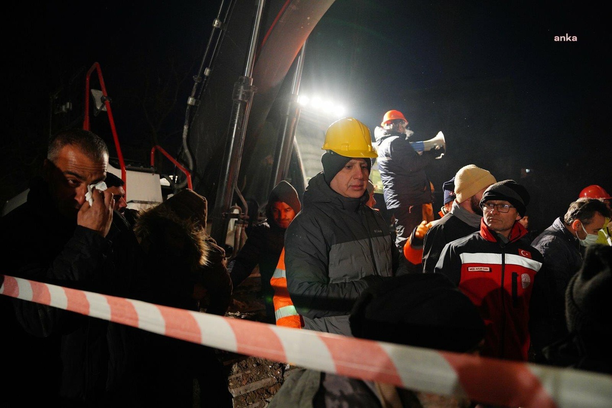 Ayvalık Belediyesi Ekipleri Deprem Bölgesi Adıyaman\'da