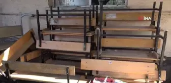 Ayvalıklı öğretmen ve öğrenciler atıl durumdaki sıralardan soba ve kumanya üretimi yapıyorlar