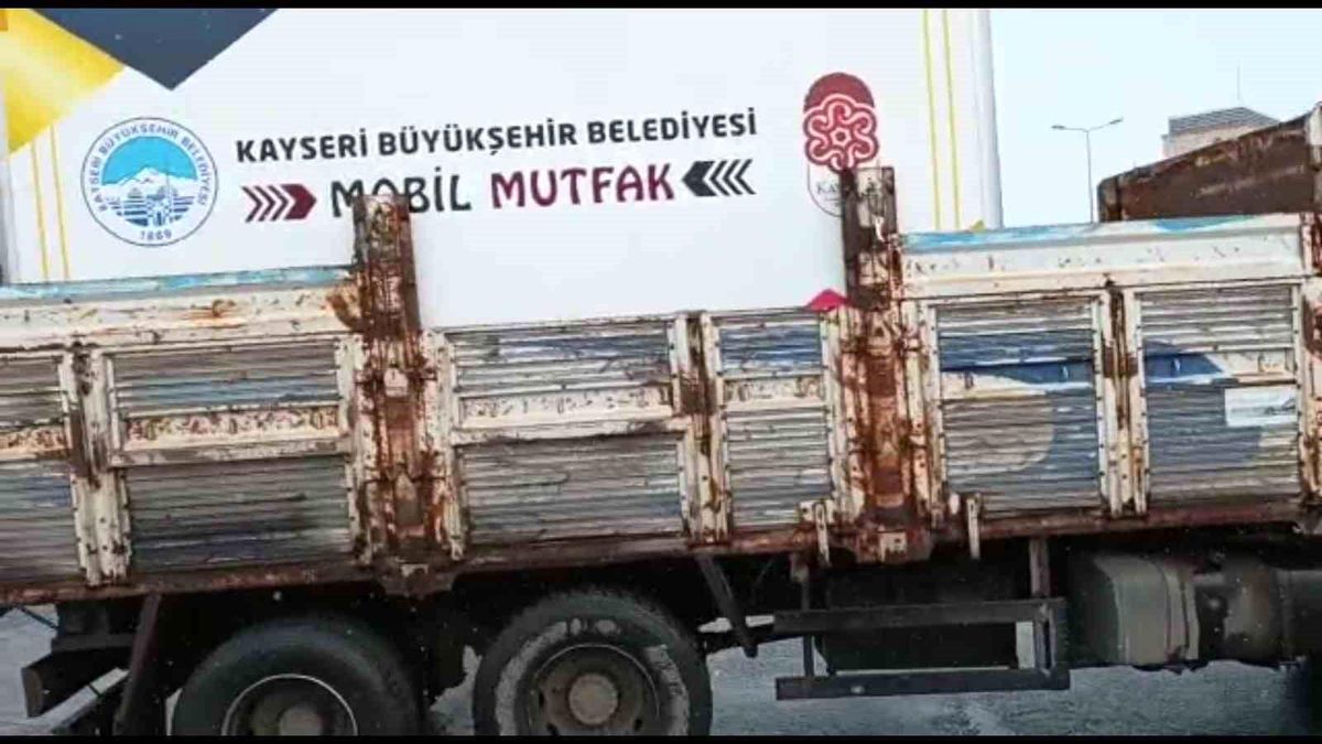 Başkan Büyükkılıç: "Kahramanmaraş\'a 10 araç, 20 personel ile mobil mutfak gönderdik"