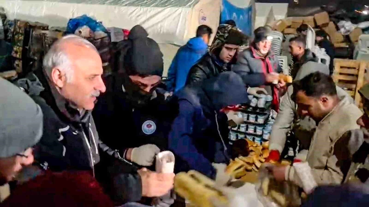 Başkan Murat Zorluoğlu Kahramanmaraş\'ta depremzedeler ile yakından ilgileniyor