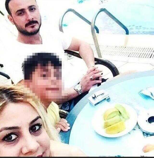Bina çöktü 8-10 adım sonra kendini caddede buldu, kocası ve oğlunun kurtarılmasını bekliyor Bina çöktü 8-10 adım sonra kendini caddede buldu, kocası ve oğlunun kurtarılmasını bekliyor