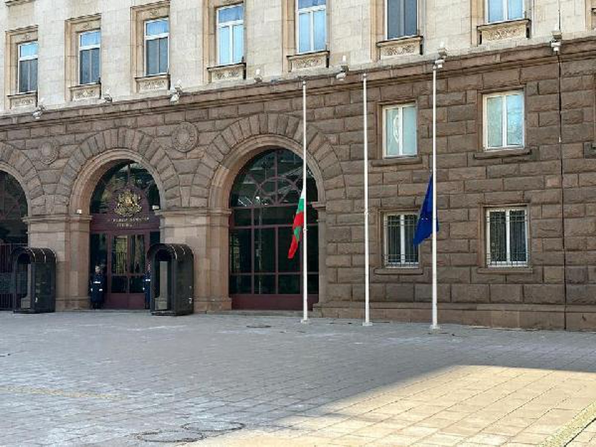Bulgaristan\'da bayraklar yarıya indirildi