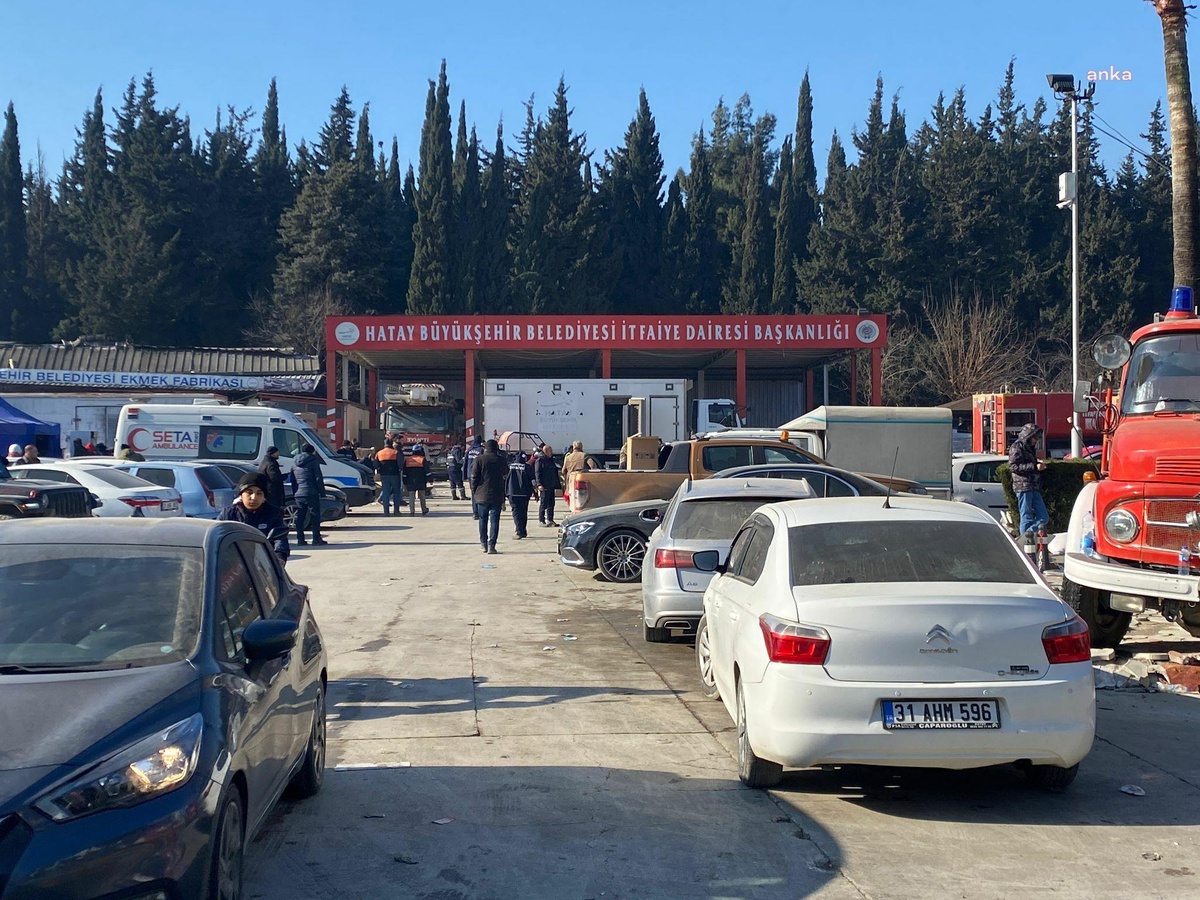 Burhaniye Belediyesi\'den Afet Bölgesine Giden İş Makineleri Hatay\'da