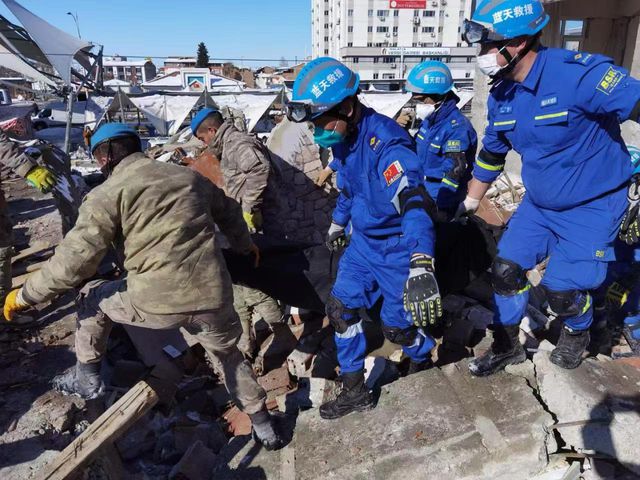 Çin'in Mavi Gök Kurtarma Ekibi Malatya'da Çin'in Mavi Gök Kurtarma Ekibi Malatya'da