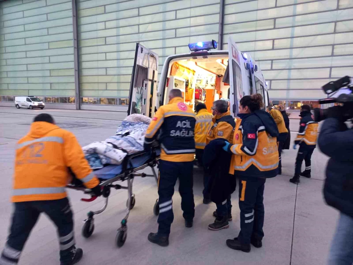 Cumhurbaşkanlığına ait "DAP" uçağı deprem bölgesinden 6 yaralıyı Ankara\'ya nakletti