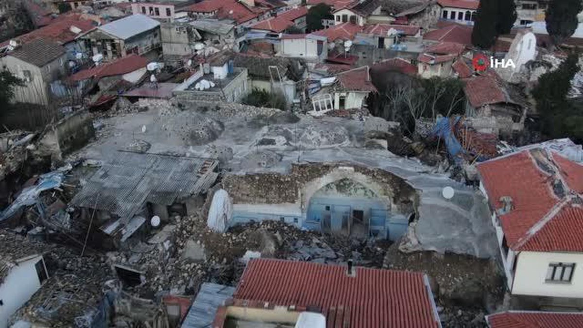 Hatay'daki 14 asırlık Habibi Neccar Camii de depreme dayanamadı