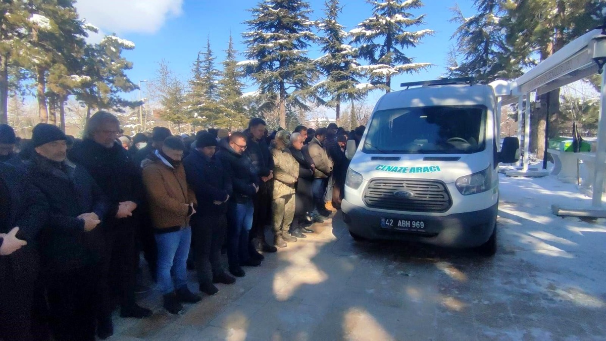 Depremde hayatını kaybeden 8 kişi Konya\'da defnedildi