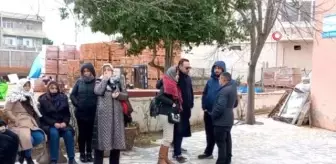 Depremde hayatını kaybeden Ezineli Büşra öğretmen ve annesi gözyaşlarıyla toprağa verildi
