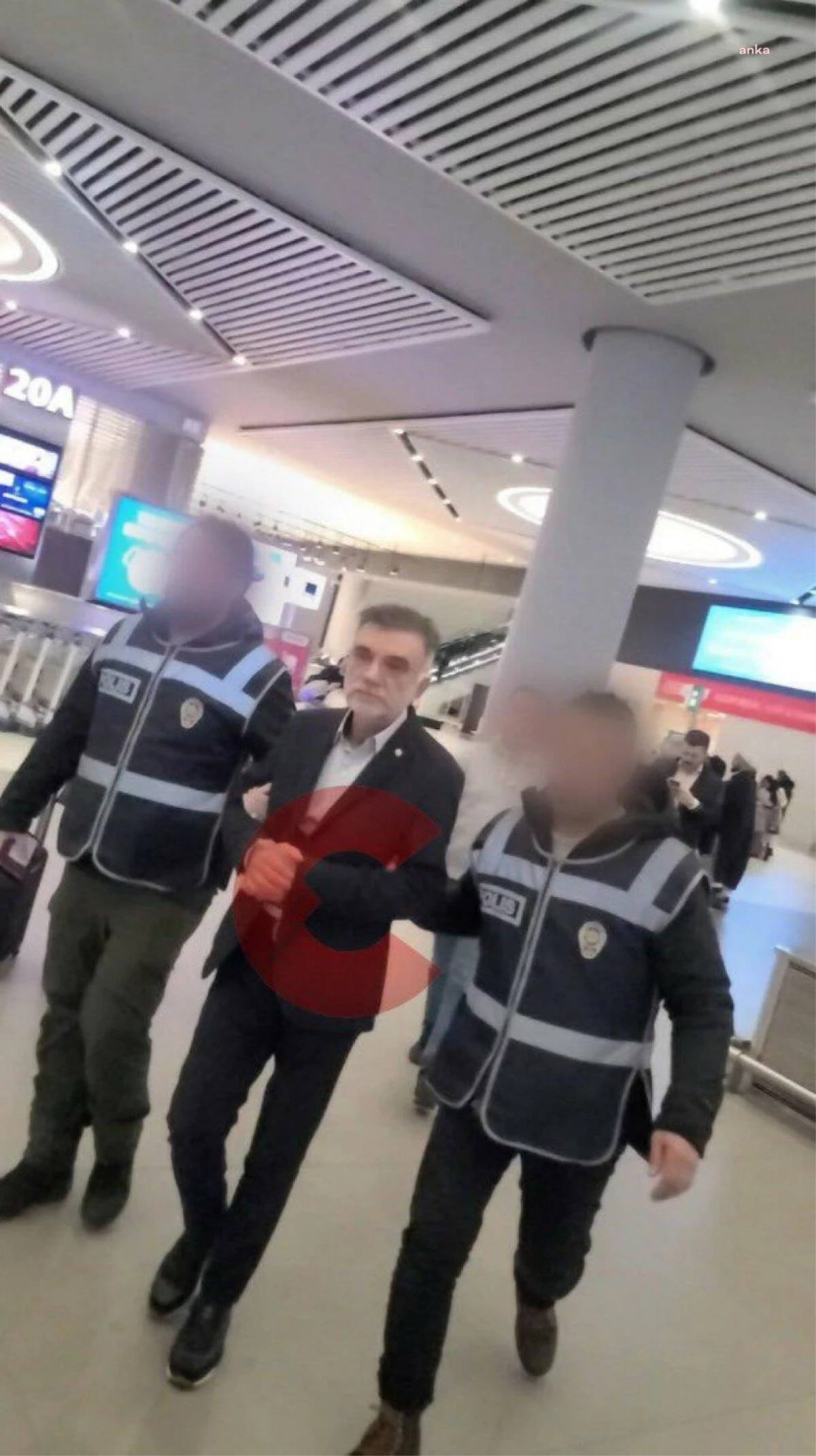 Depremde Yıkılan Hatay\'daki Rönesans Rezidans\'ın Müteahhidi İstanbul Havalimanı\'nda Yakalandı
