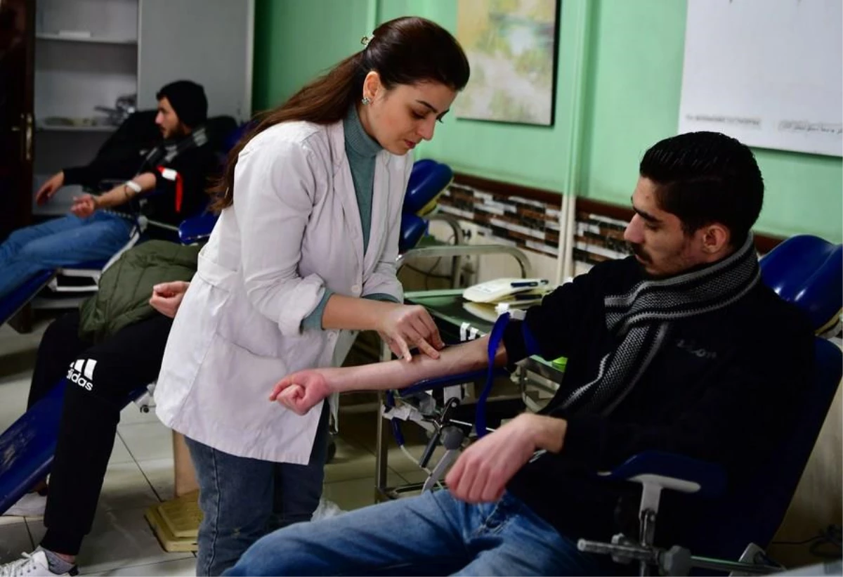 Depremin Vurduğu Suriye\'de Halk Kan Bağışı Merkezlerine Akın Etti