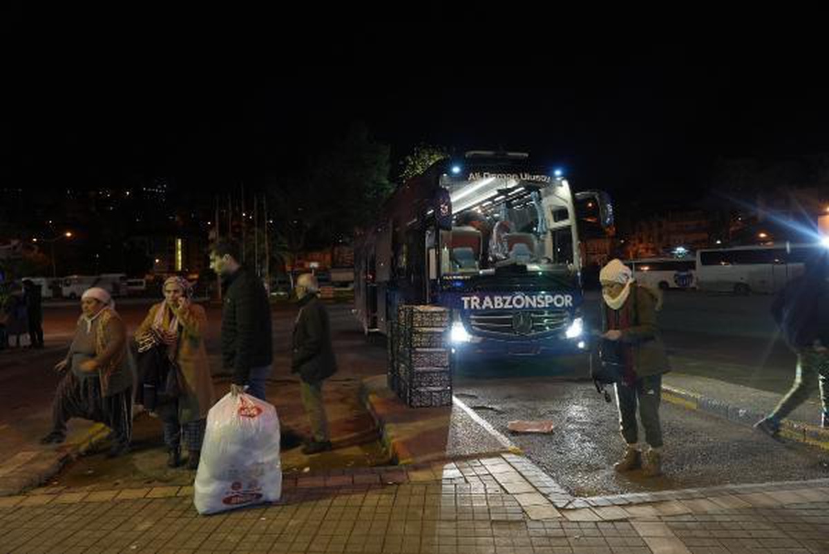 Depremzedeler, Trabzonspor otobüsüyle Trabzon\'a geldi