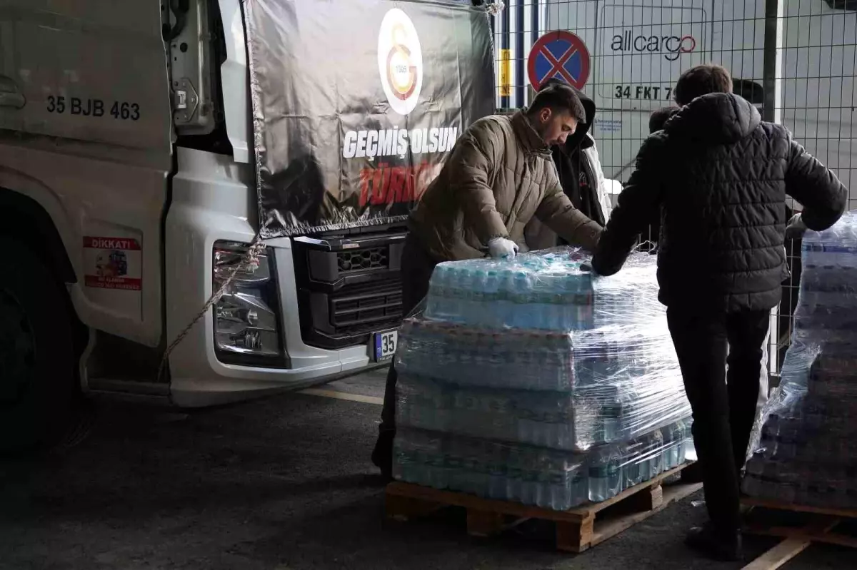 Galatasaraylı futbolcular, çalışmalara yardım etti