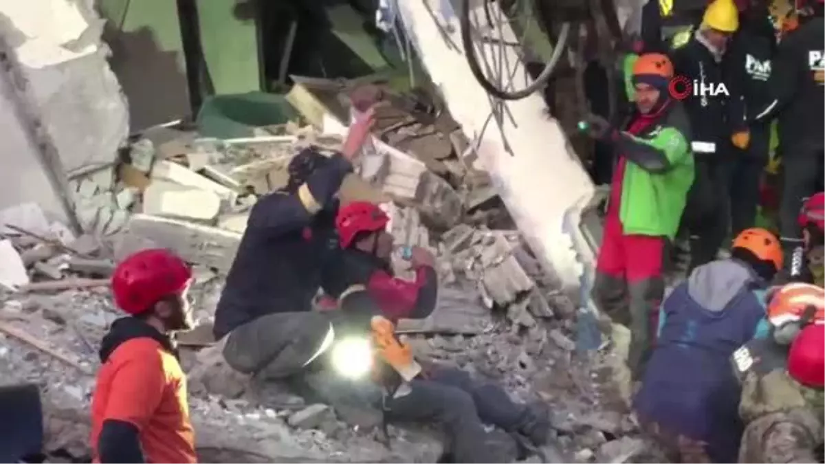 Gaziantep'te enkazdan 111 saat sonra sağ olarak kurtarıldı