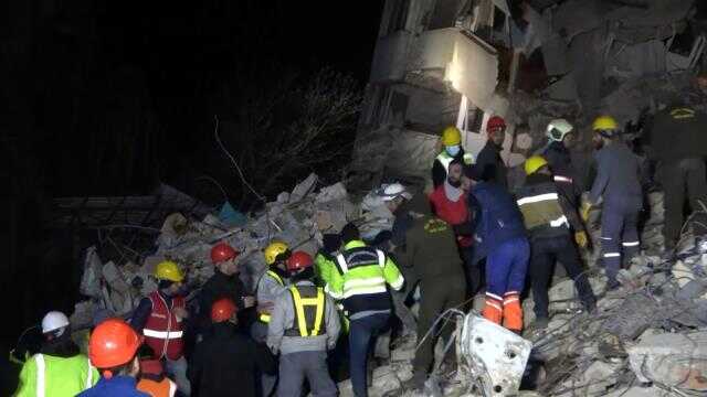Genç anne enkazdan 111 saat sonra kurtarıldı, 7 aylık bebeği hayatını kaybetti
