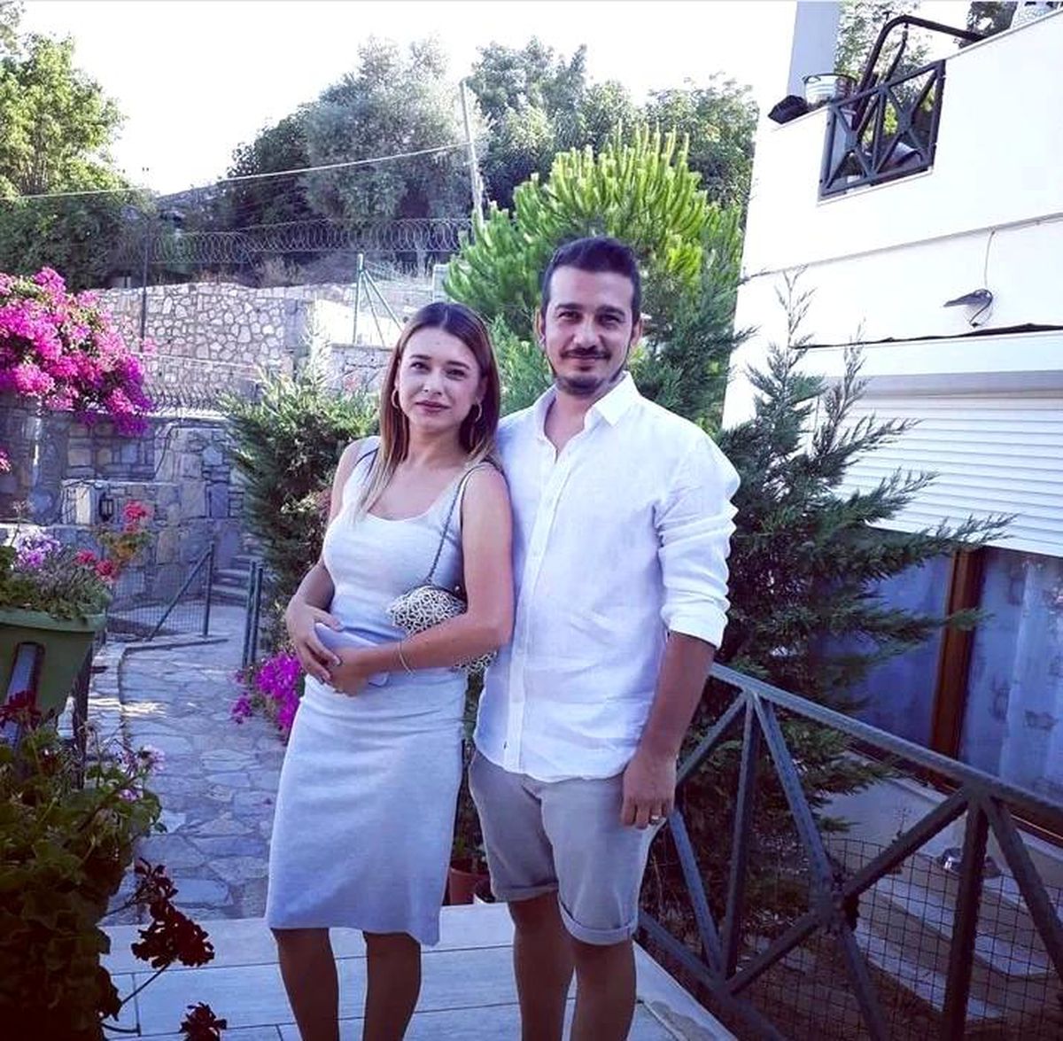Genç çift, depremde yaşamını yitirdi