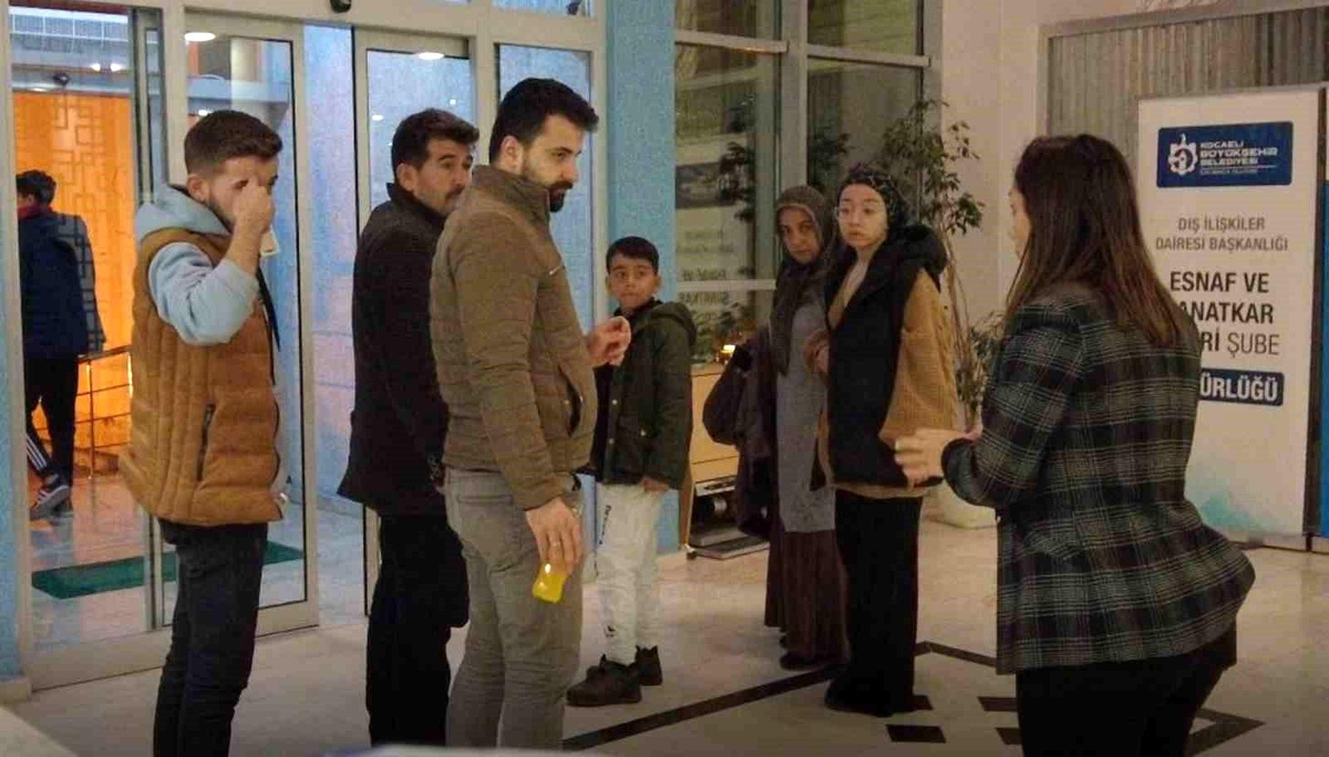 Kocaeli\'ye getirilen depremzedeler gençlik kampına yerleştirildi