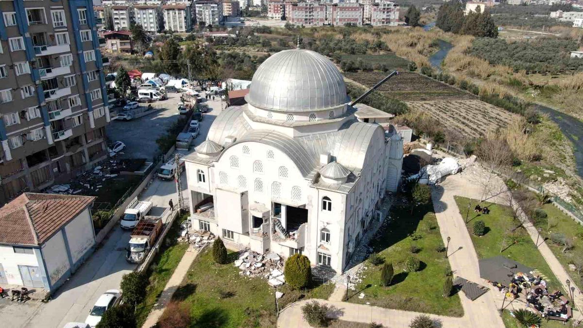 Hatay\'da deprem sonrası camiler mahzun kaldı