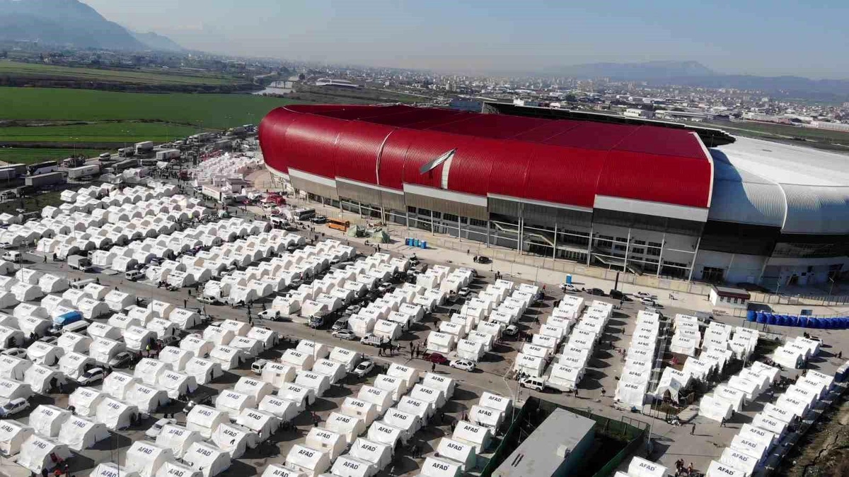 Hatay\'da kurulan çadır kent ve yardım merkezi havadan görüntülendi