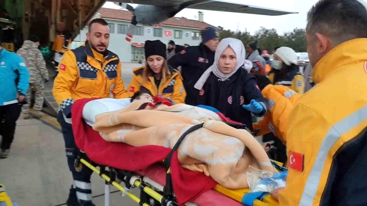 Hava Kuvvetleri yaralı vatandaşların Ankara\'ya tahliyesini sürdürüyor