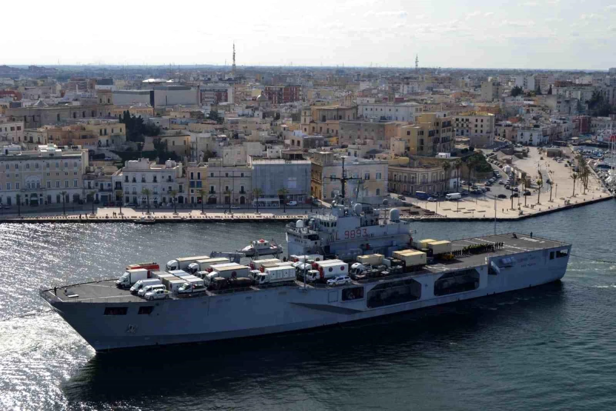 İtalya\'dan Türkiye\'ye yardım taşıyan askeri gemi yola çıktı