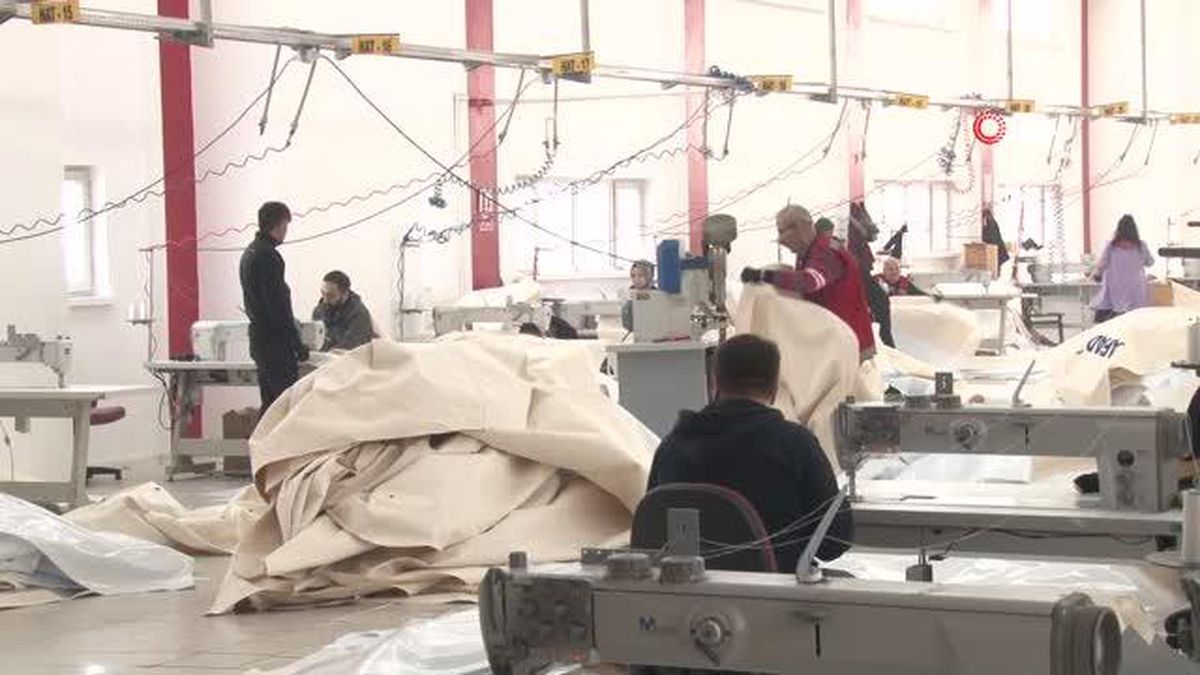 Kızılay'ın ürettiği deprem çadırlarının afet bölgelerine sevki sürüyor