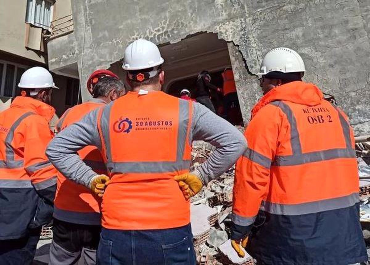 Kütahya 30 Ağustos OSB ekibi deprem bölgesinde
