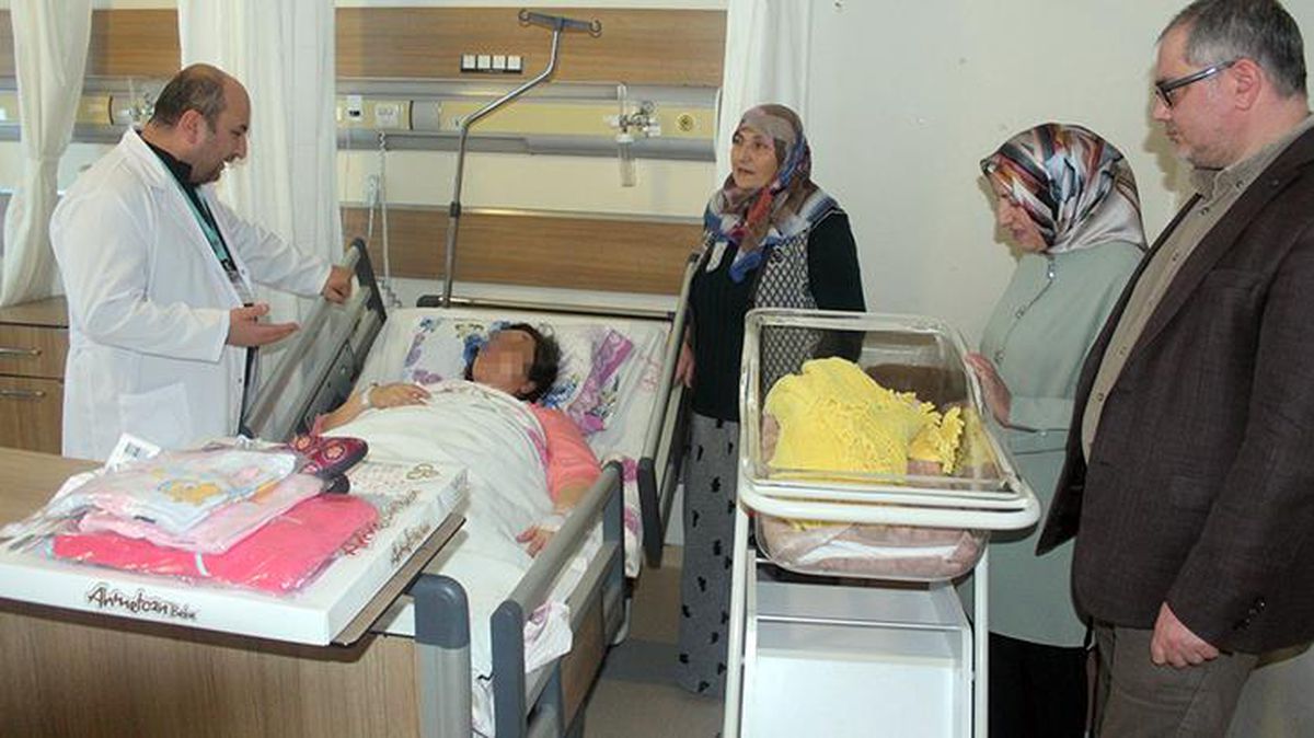 Malatya'da enkaz altından kurtarıldıktan sonra Samsun'a gelen kadın bebeğini dünyaya getirdi