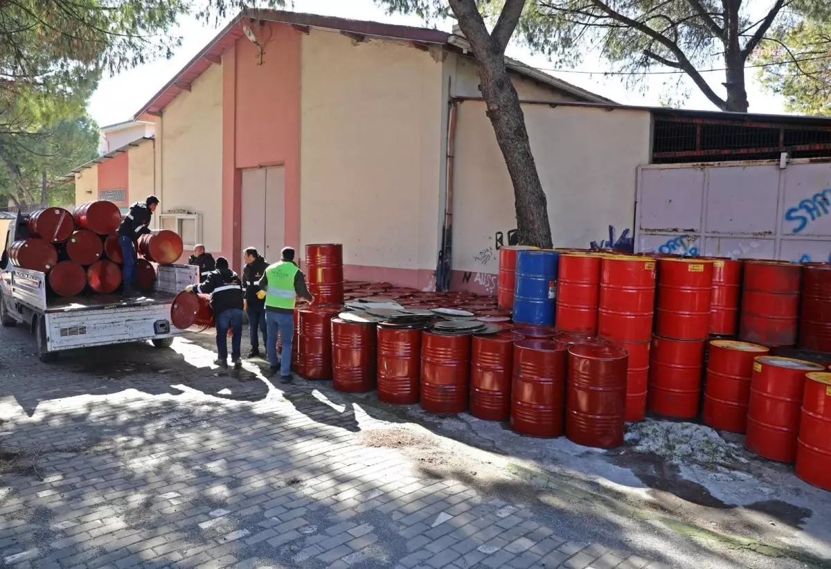 Manisa Akhisar\'da Çöp Varilleri Sobaya Dönüştürülerek Deprem Bölgesine Gönderilecek