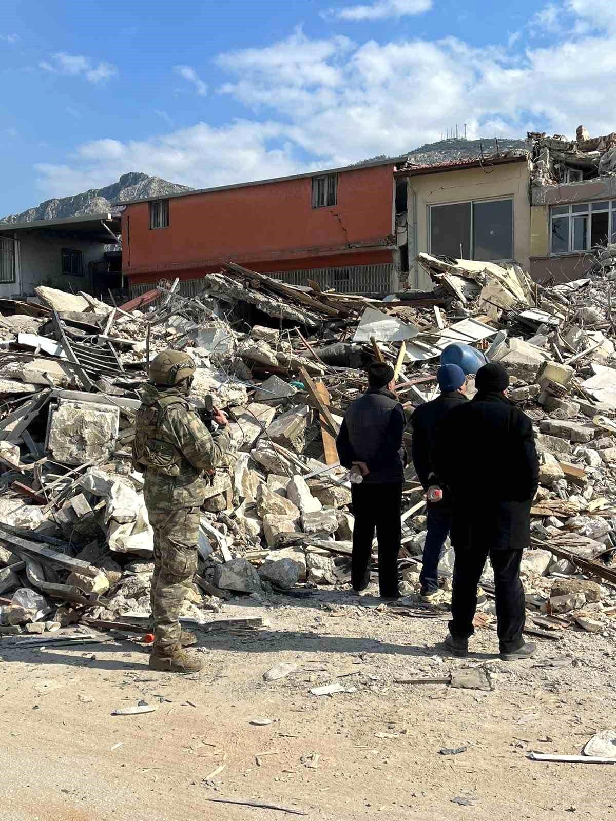 MSB: "1\'inci Komando Tugayımız, Antakya\'da arama kurtarma çalışmalarında asayişi sağlıyor"