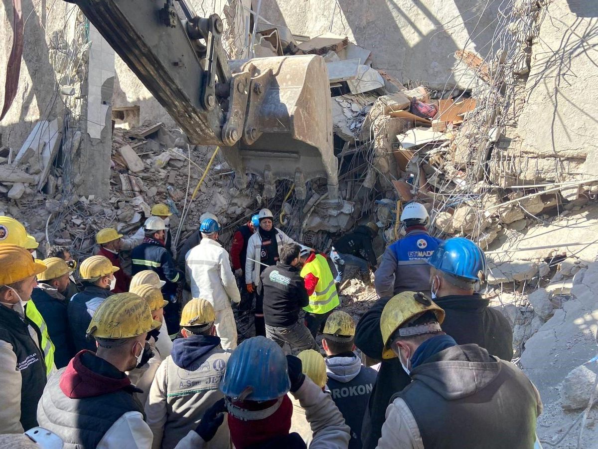 MSB: "73 gönüllümüz Hatay\'da arama-kurtarma faaliyetlerine aralıksız destek veriyor"